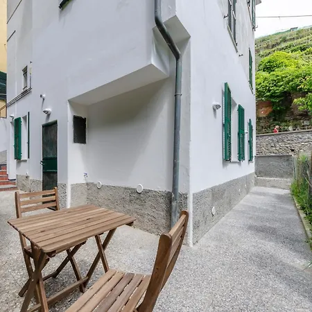 Joivy Delightful Flats Near Vernazza